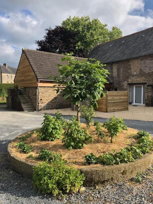 Gite De L'Hotel Castel Couvains  Екстериор снимка