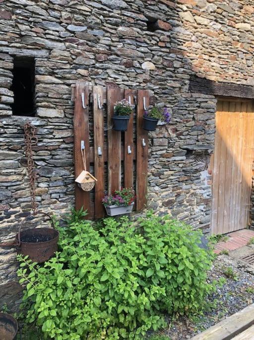 Gite De L'Hotel Castel Couvains  Екстериор снимка